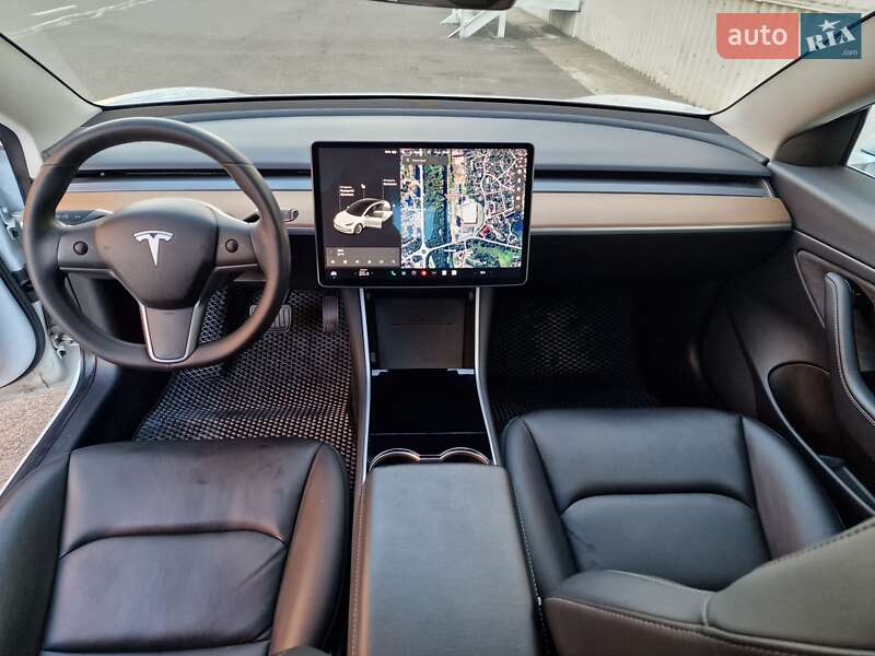 Седан Tesla Model 3 2020 в Луцке