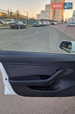 Седан Tesla Model 3 2020 в Луцке