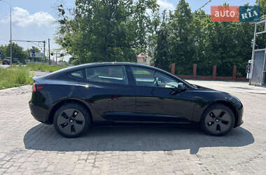 Седан Tesla Model 3 2022 в 