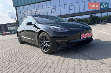 Седан Tesla Model 3 2022 в 