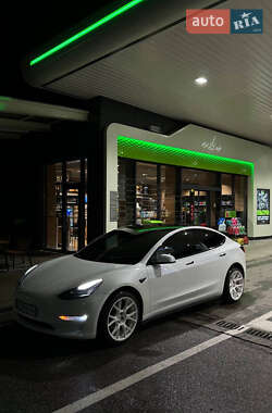 Седан Tesla Model 3 2019 в Львове