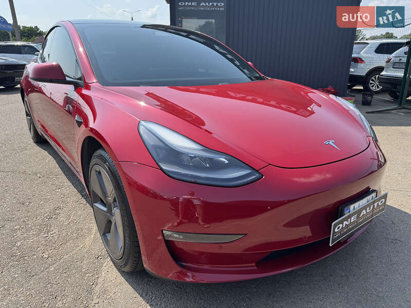 Седан Tesla Model 3 2021 в Киеве
