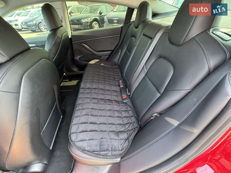 Седан Tesla Model 3 2021 в Киеве