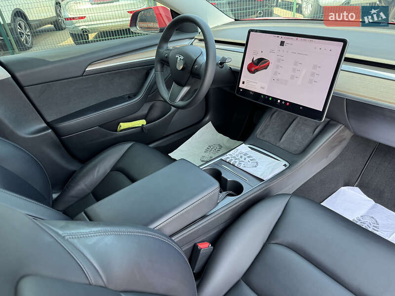 Седан Tesla Model 3 2021 в Киеве