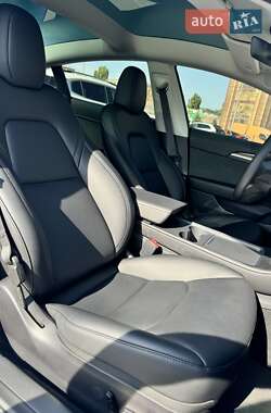 Седан Tesla Model 3 2023 в 