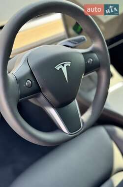 Седан Tesla Model 3 2023 в 