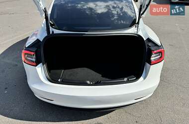 Седан Tesla Model 3 2023 в 
