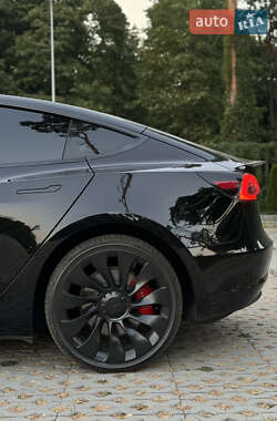 Седан Tesla Model 3 2023 в 