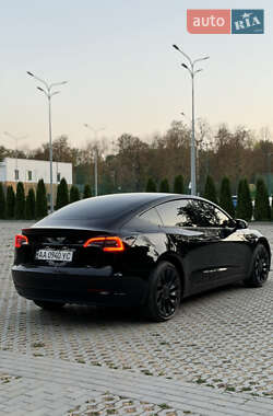 Седан Tesla Model 3 2023 в 