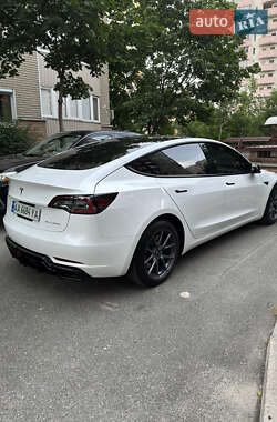 Седан Tesla Model 3 2021 в 