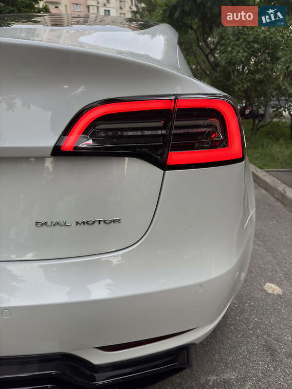 Седан Tesla Model 3 2021 в Киеве