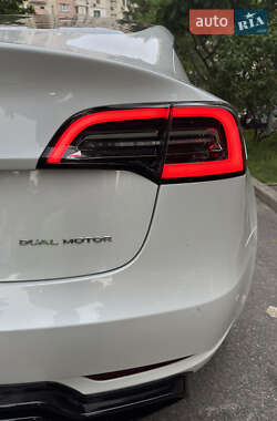 Седан Tesla Model 3 2021 в 