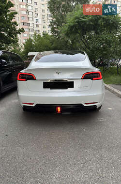 Седан Tesla Model 3 2021 в 
