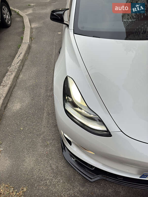 Седан Tesla Model 3 2021 в Киеве