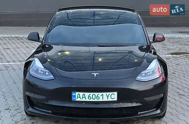 Седан Tesla Model 3 2022 в 