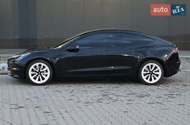 Седан Tesla Model 3 2022 в 