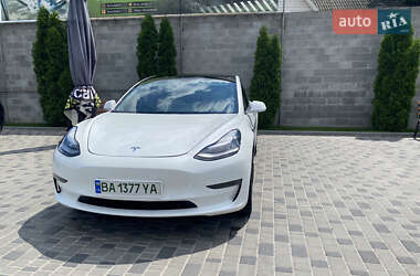 Седан Tesla Model 3 2020 в 