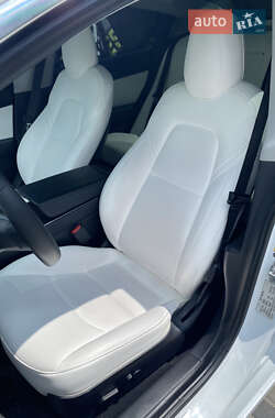 Седан Tesla Model 3 2020 в 