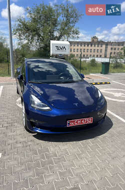 Седан Tesla Model 3 2022 в 