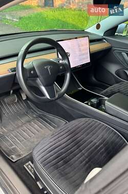 Седан Tesla Model 3 2019 в Киеве