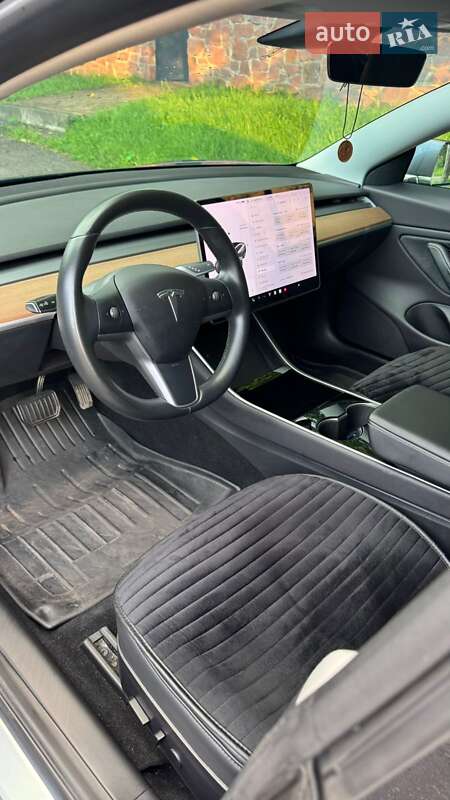 Седан Tesla Model 3 2019 в Києві