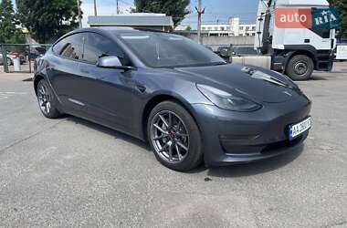 Седан Tesla Model 3 2023 в 