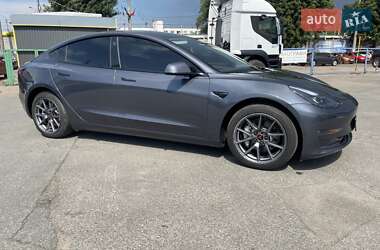 Седан Tesla Model 3 2023 в 