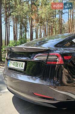 Седан Tesla Model 3 2018 в 