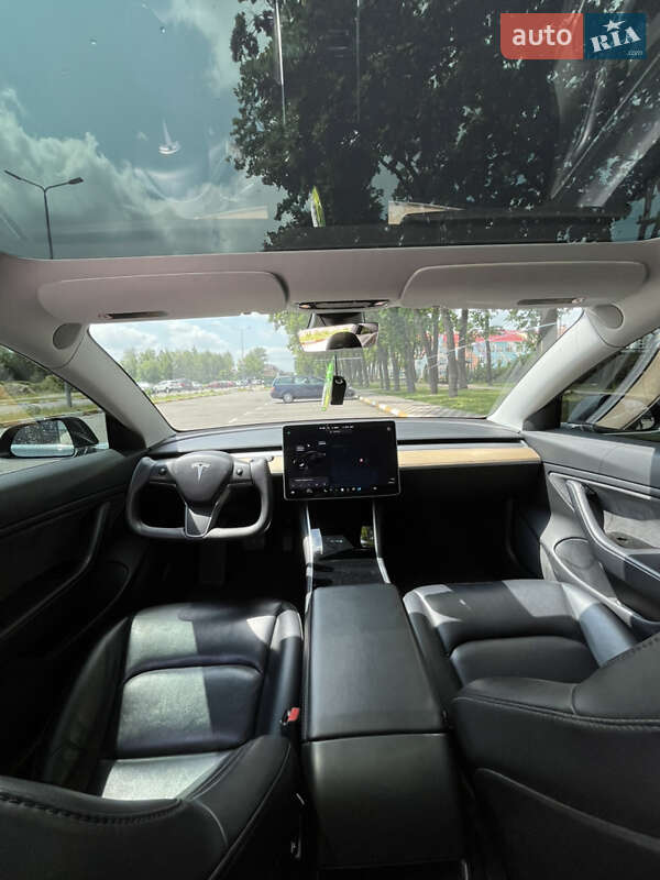 Седан Tesla Model 3 2018 в Киеве