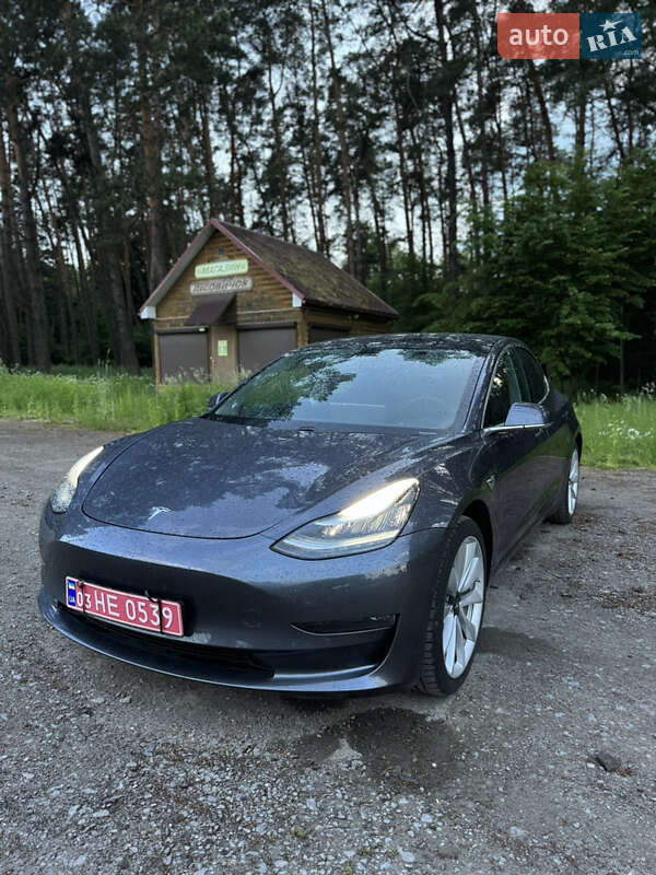 Седан Tesla Model 3 2019 в 