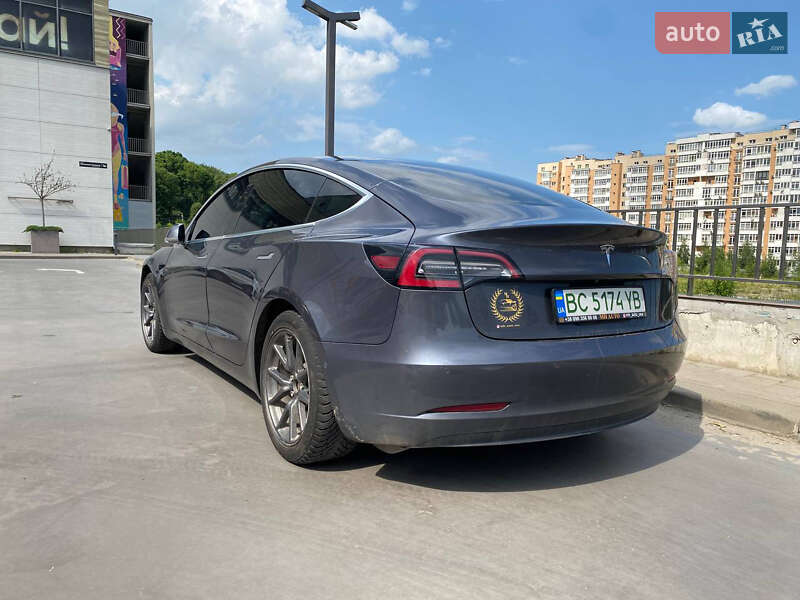 Седан Tesla Model 3 2020 в Львове