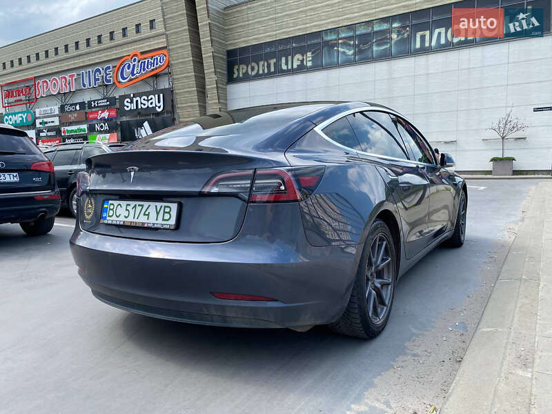 Седан Tesla Model 3 2020 в Львове