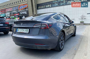 Седан Tesla Model 3 2020 в 