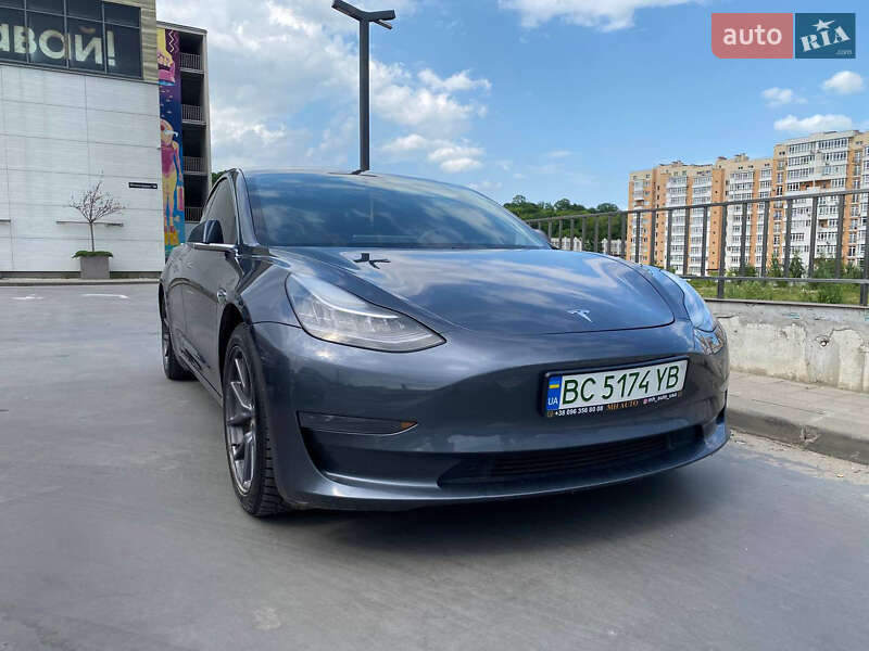 Седан Tesla Model 3 2020 в Львове