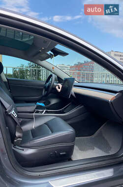 Седан Tesla Model 3 2020 в Львове