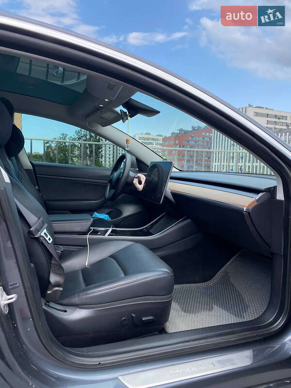Седан Tesla Model 3 2020 в Львове