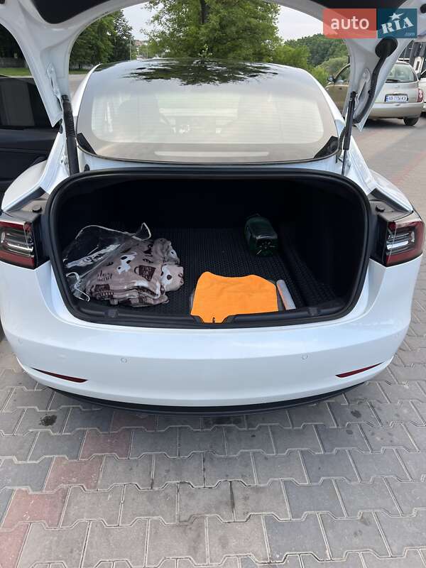 Седан Tesla Model 3 2021 в Виннице