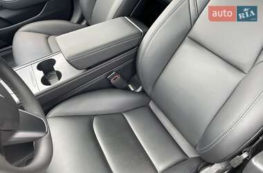 Седан Tesla Model 3 2023 в 