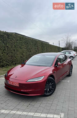 Седан Tesla Model 3 2024 в 