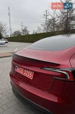 Седан Tesla Model 3 2024 в 