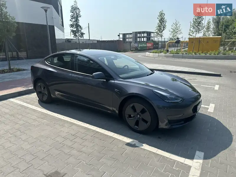 Седан Tesla Model 3 2023 в 