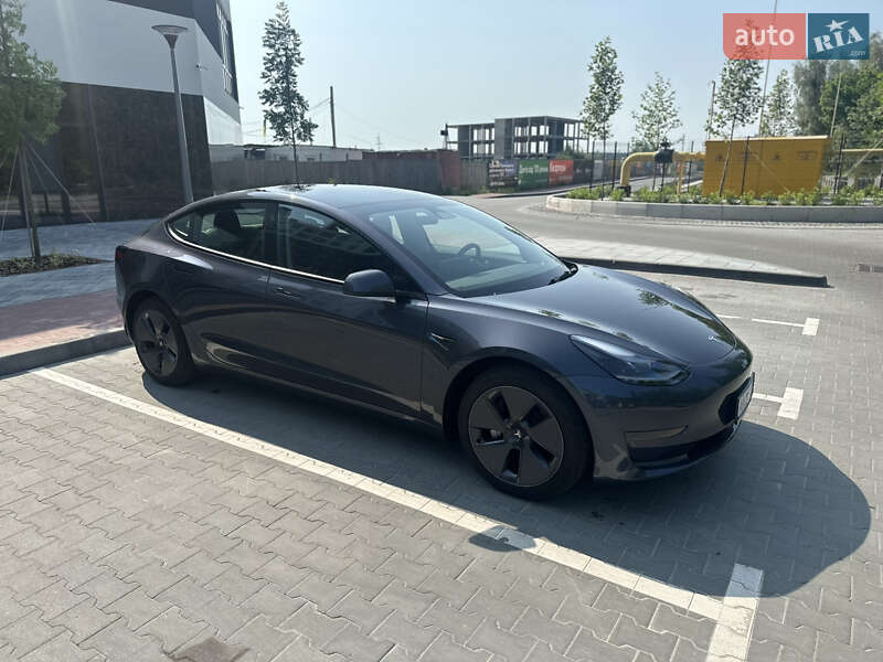 Седан Tesla Model 3 2023 в Ірпені