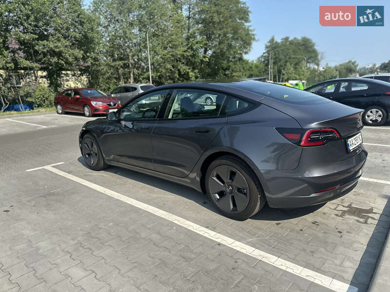 Седан Tesla Model 3 2023 в Ірпені