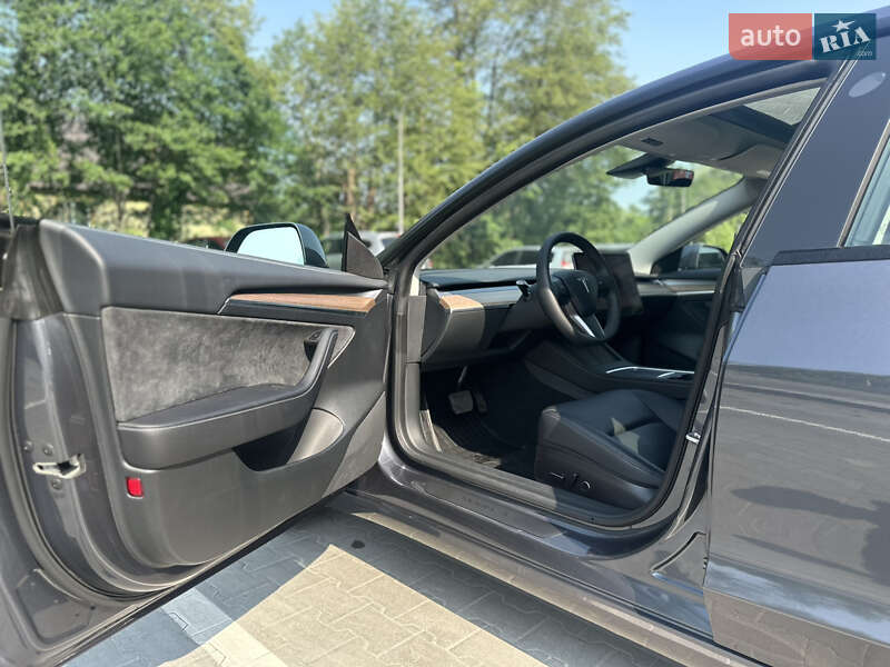 Седан Tesla Model 3 2023 в Ірпені