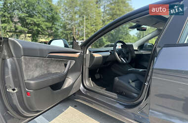 Седан Tesla Model 3 2023 в 