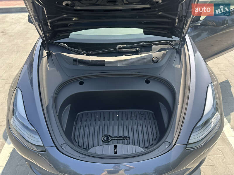 Седан Tesla Model 3 2023 в Ірпені