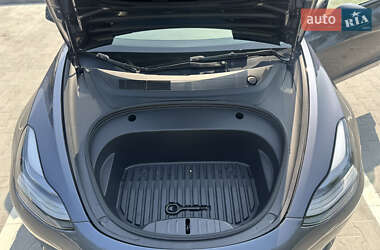 Седан Tesla Model 3 2023 в 