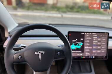 Седан Tesla Model 3 2022 в 