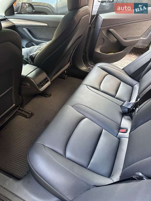 Седан Tesla Model 3 2022 в Тернополе