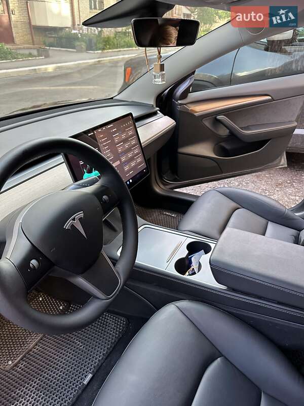 Седан Tesla Model 3 2022 в Тернополе